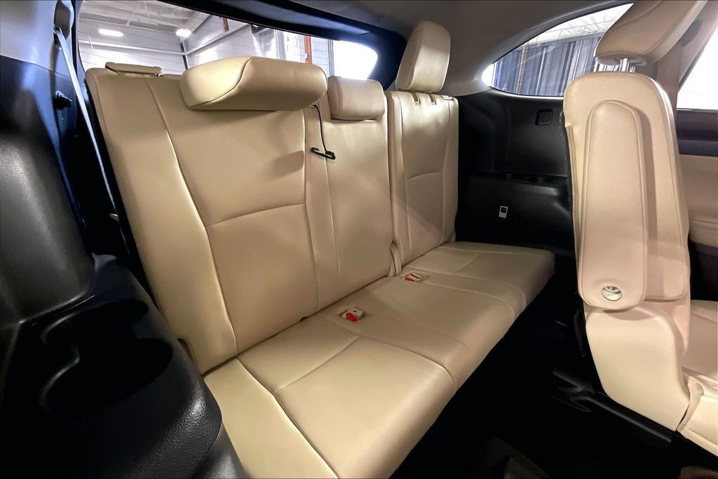 Used 2022 Toyota Highlander XLE AWD/4WD image 36