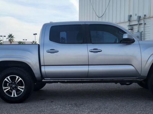 Used 2016 Toyota Tacoma SR image 4