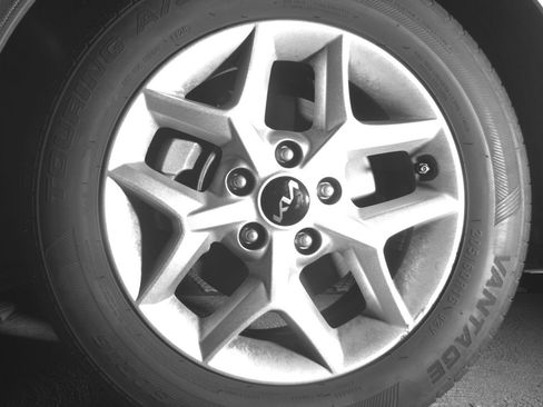 Used 2025 Kia Soul LX w/ LX Technology Package FWD image 19