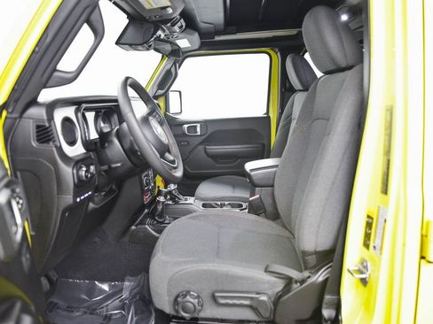 Used 2024 Jeep Wrangler Unlimited image 10