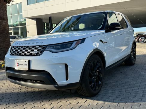 Used 2025 Land Rover Discovery S image 9