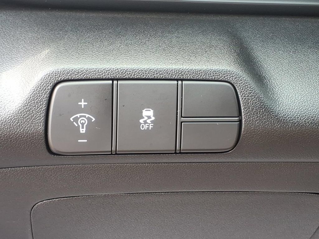 Certified 2026 Hyundai Elantra SEL Sport FWD image 18