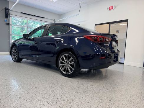 Used 2018 MAZDA MAZDA3 Grand Touring w/ Premium Equipment Package FWD image 5