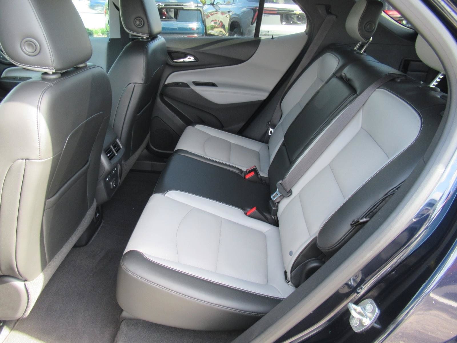 Used 2020 Chevrolet Equinox Premier FWD image 36