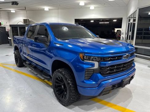 Used 2023 Chevrolet Silverado 1500 RST w/ Rally Edition AWD/4WD image 3