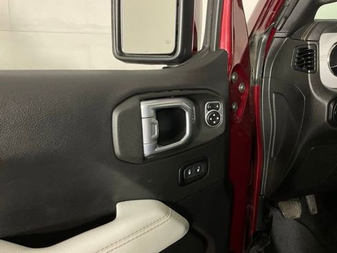 Used 2021 Jeep Gladiator Overland image 27