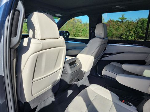 Used 2025 Cadillac Escalade ESV Sport w/ Touring Package image 13