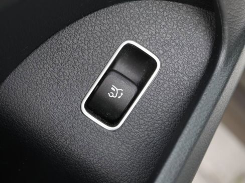 Used 2025 Mercedes-Benz GLS 450 4MATIC image 18