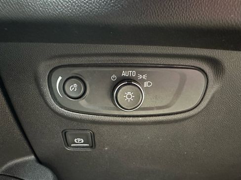 Used 2020 GMC Terrain SLE image 15