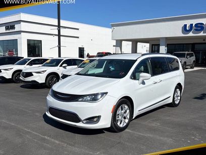 Used 2017 Chrysler Pacifica Touring-L Plus w/ Tire & Wheel Group