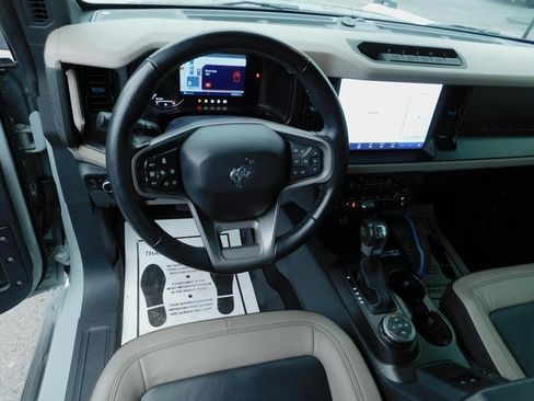 Used 2023 Ford Bronco Wildtrak image 14