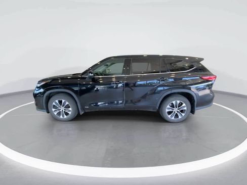 Used 2022 Toyota Highlander XLE AWD/4WD image 5
