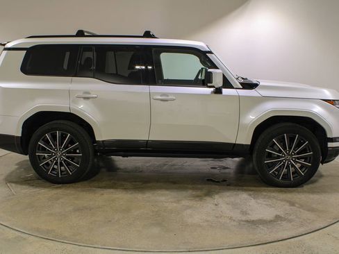 Used 2025 Lexus GX 550 w/ Accessory Package (2T) image 6