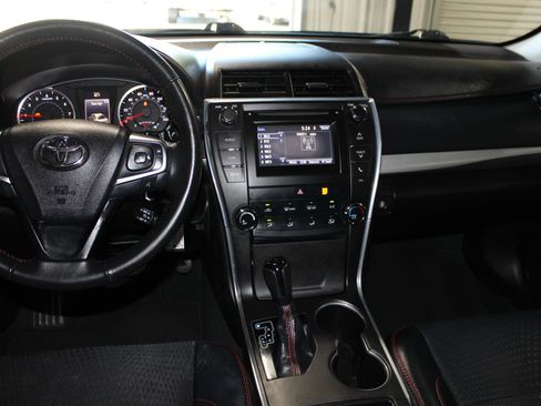 Used 2015 Toyota Camry SE FWD image 13
