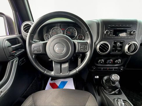 Used 2017 Jeep Wrangler Unlimited Sahara image 9