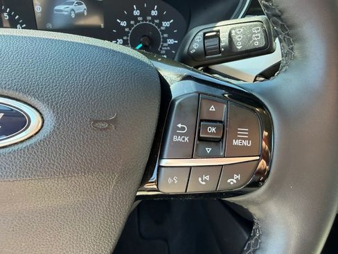 Used 2022 Ford Escape SE w/ SE Sport Appearance Package image 16