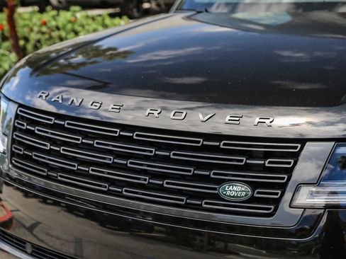 New 2026 Land Rover Range Rover Long Wheelbase SE AWD/4WD image 12