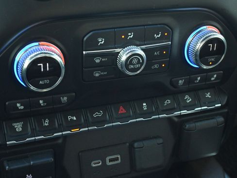 Used 2021 GMC Sierra 3500 Denali w/ Denali Ultimate Package image 13