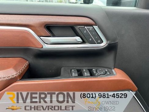 Used 2024 GMC Sierra 3500 Denali Ultimate AWD/4WD image 3