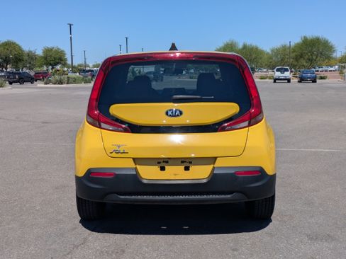 Used 2020 Kia Soul LX FWD image 4
