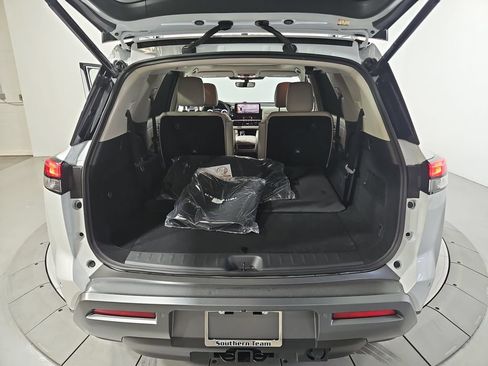 New 2026 Nissan Pathfinder SL w/ SL Premium Package AWD/4WD image 22