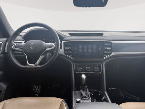 Certified 2023 Volkswagen Atlas Cross Sport SE w/ Panoramic Sunroof Package AWD/4WD image 15