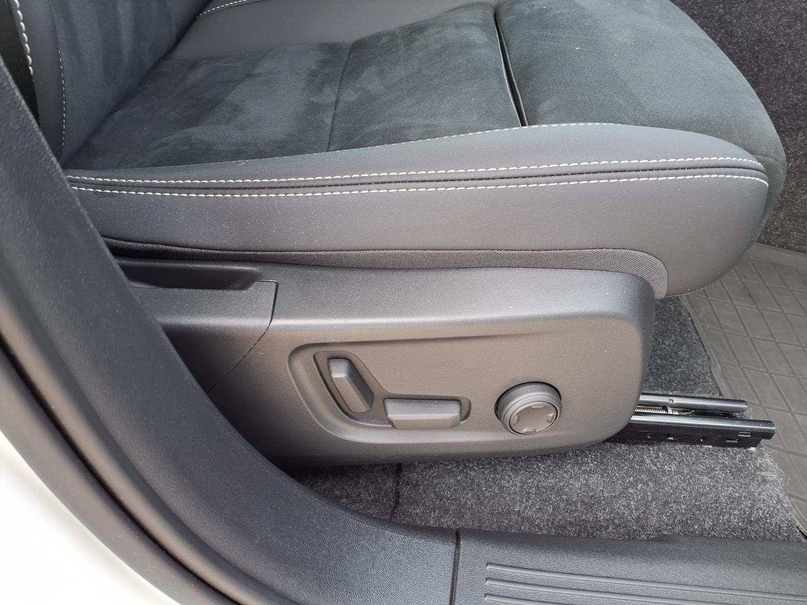 Certified 2023 Volvo C40 P8 Recharge Plus AWD/4WD image 13