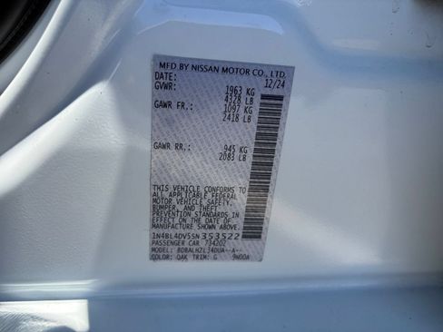 Used 2025 Nissan Altima 2.5 SV FWD image 29