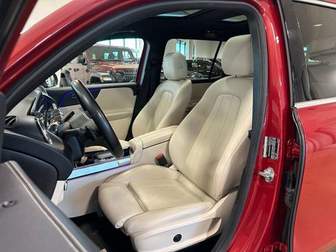 Used 2021 Mercedes-Benz GLB 250 w/ Premium Package image 14