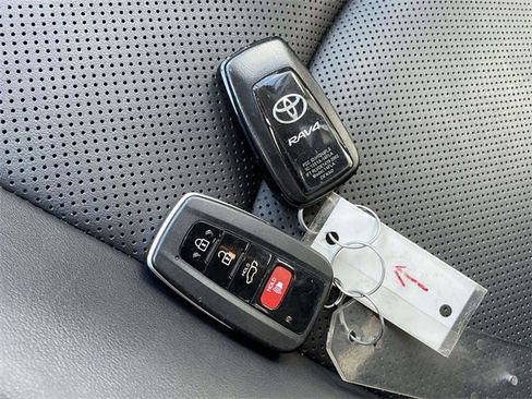 Used 2023 Toyota RAV4 Limited image 33