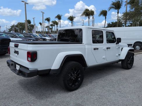 Used 2025 Jeep Gladiator Sport AWD/4WD image 5