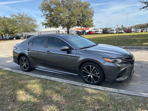 Used 2020 Toyota Camry SE image 7