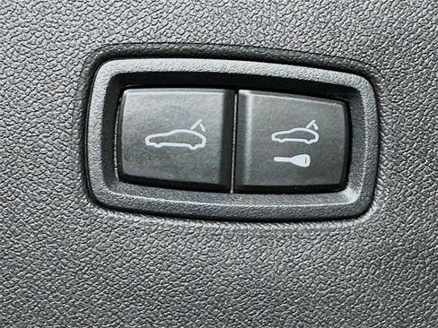 Used 2024 Porsche Cayenne w/ Sport Chrono Package image 16