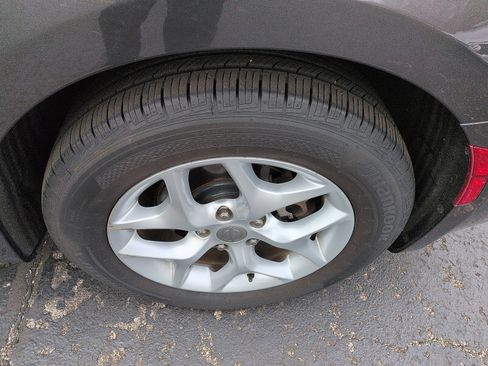 Used 2017 Chrysler Pacifica Touring-L Plus w/ Tire & Wheel Group image 10