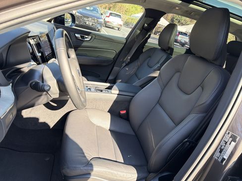 Certified 2025 Volvo XC60 B5 Plus image 17