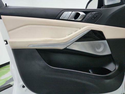 Used 2020 BMW X7 M50i w/ Dynamic Handling Package AWD/4WD image 25