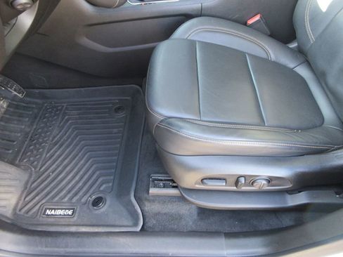 Used 2021 Chevrolet Traverse Premier image 23