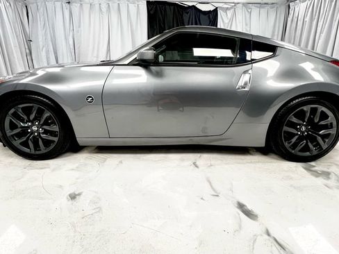Used 2017 Nissan 370Z Touring image 9