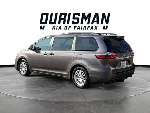 Used 2015 Toyota Sienna XLE w/ XLE Navigation Package image 4