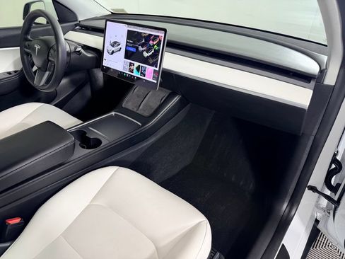 Used 2022 Tesla Model Y Performance AWD/4WD image 35