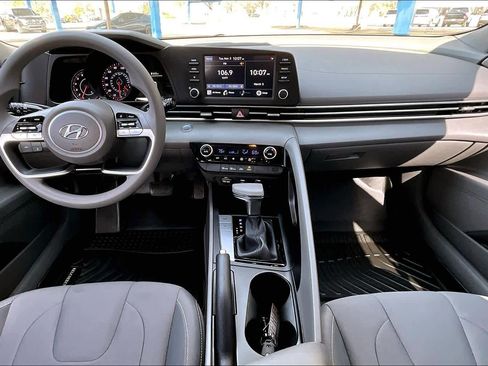 Used 2023 Hyundai Elantra SEL w/ Preferred Accessory Package image 15