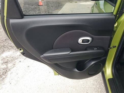 Used 2017 Kia Soul + image 28