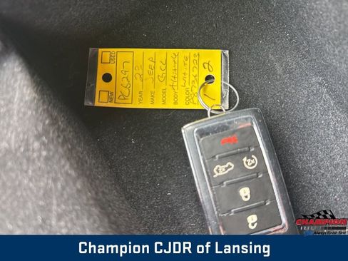 Used 2023 Jeep Grand Cherokee L Laredo image 33