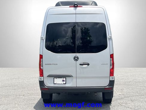 Used 2024 Mercedes-Benz Sprinter 2500 image 24