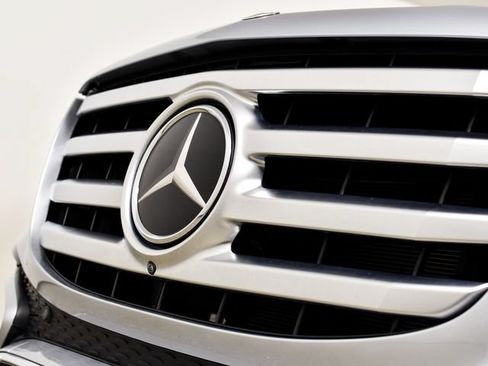 Used 2025 Mercedes-Benz GLS 450 4MATIC image 7