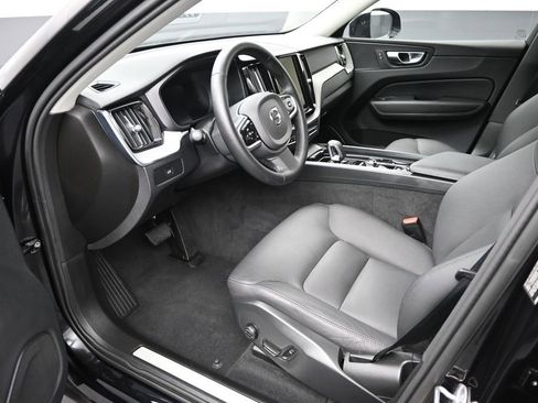 Used 2025 Volvo XC60 B5 Plus w/ Climate Package AWD/4WD image 9