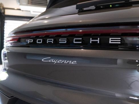 Certified 2025 Porsche Cayenne AWD/4WD image 15