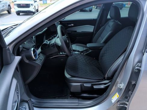 Used 2025 Chevrolet Trax LT FWD image 10