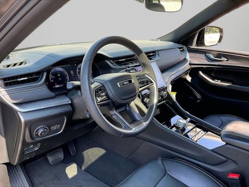 Certified 2023 Jeep Grand Cherokee Overland AWD/4WD image 20