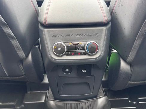 Used 2025 Ford Explorer ST-Line w/ Premium Package image 31
